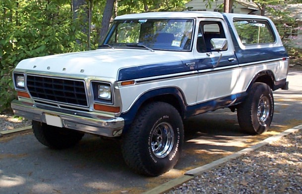 James has one more Bronco this beautiful blue and white 79 Ranger XLT